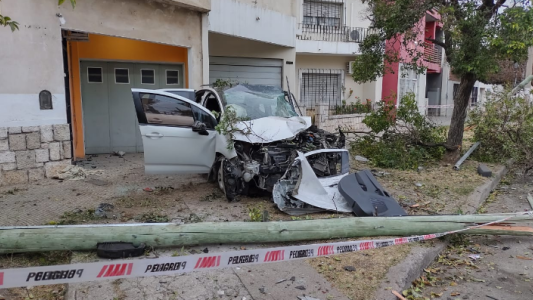 Espectacular choque de ladrones que huían de la policía