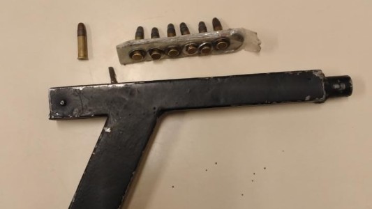 Un alumno armó un revólver tumbero y lo llevó al colegio