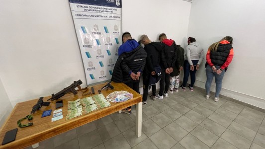 Detenidos con armas de guerra en un funeral "tumbero" en el Cementerio Municipal de San Martín