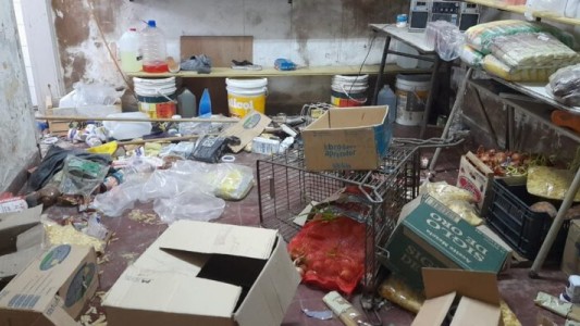 Hacen un boquete en la pared y roban alimentos para estudiantes de escuela de La Plata