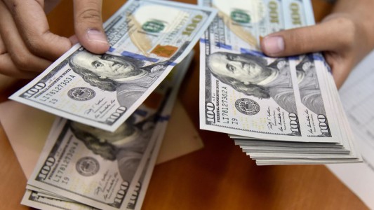 Tras una semana a la baja, el dólar blue rebotó y cerró a $291