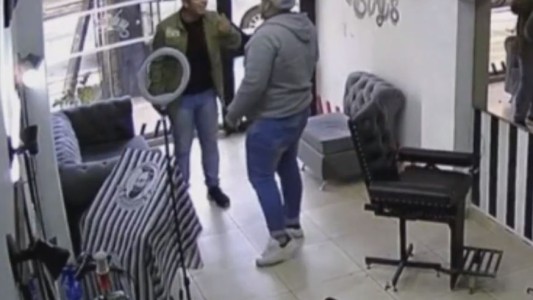 Intentó robar una peluquería, lo echaron a golpes y terminó diciendo que era joda - #REC
