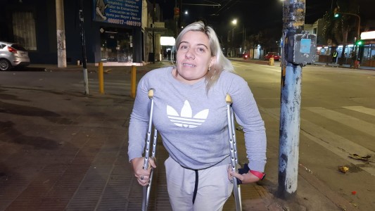 Le abrieron el auto y robaron su silla de ruedas