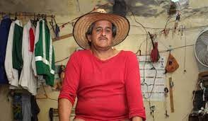 El calvario del hombre que tiene el pene más grande del mundo