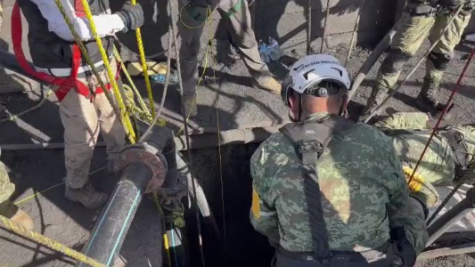 México activó un dron acuático y buzos para rescatar a diez obreros atrapados en una mina inundada