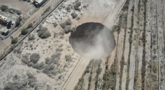 El enorme cráter descubierto en Chile ya dobló su tamaño