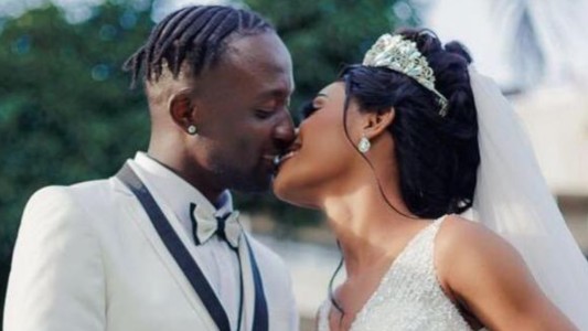 No podía asistir a su boda y mandó al hermano en su lugar