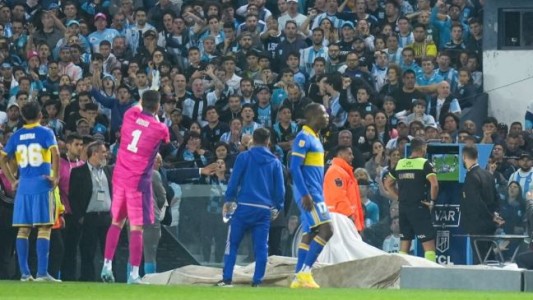 Final caliente en Avellaneda: Boca pidió penal por una mano, el VAR llamó y Rapallini no lo sancionó