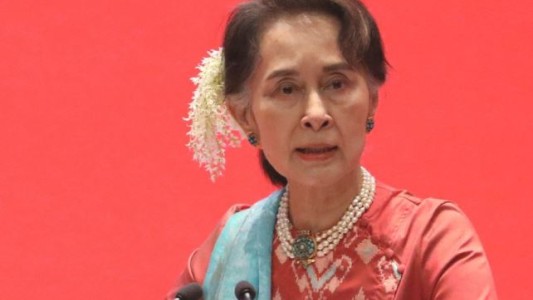 Condenan por corrupción a 6 años de prisión a Premio Nobel de la Paz de Myanmar