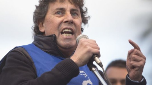 Micheli le exigió al Gobierno fijar un salario mínimo en dólares