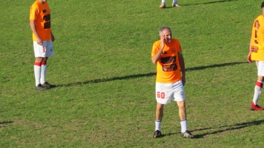 Récord: futbolista titular a los 60 años
