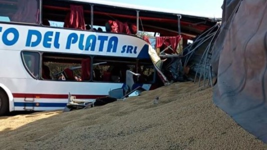 Al menos siete personas murieron por el choque entre un micro y un camión en Santiago del Estero