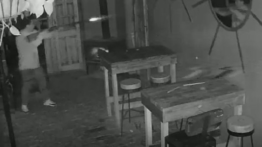 Lo echaron de un bar por violento y volvió a los escopetazos - #REC