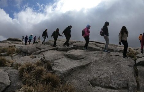 Una estudiante de 17 años murió al descompensarse en el cerro Champaquí: rescatarán a sus compañeros