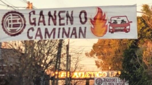 "Ganen o caminan", la amenaza al plantel de Lanús después del incendio de autos en Aldosivi