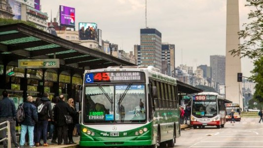 Protesta de colectivos: el Ministerio de Transporte convocó a la empresas que prestan servicio en el AMBA