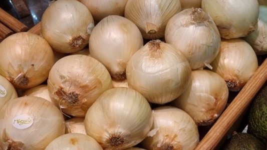 Se disparó el precio de la cebolla: 400 pesos el kilo