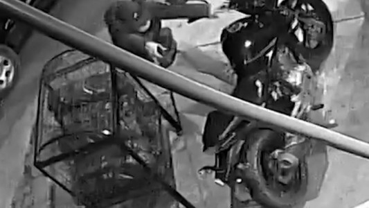 Un policía baleó a un delincuente que le quiso robar la moto - #REC