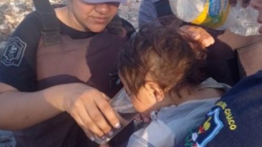 Cinco días después de un incendio, hallaron a un bebé con vida entre los escombros