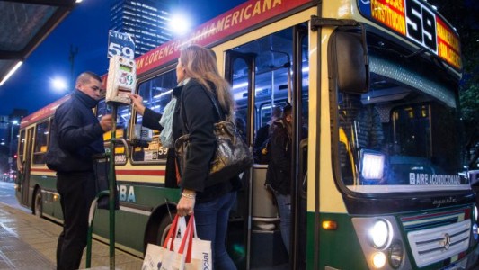 Hubo acuerdo y las empresas de colectivos reanudarán el servicio nocturno progresivamente