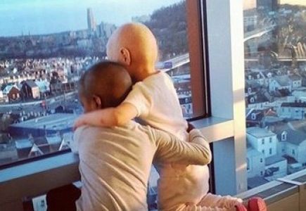 Foto viral: la historia de las dos nenas amigas enfermas de cáncer