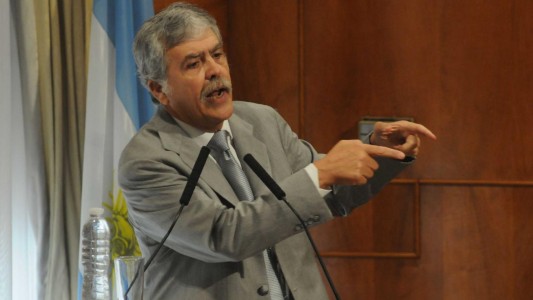 Citan a declarar a De Vido en una causa por irregularidades en subsidios a colectivos