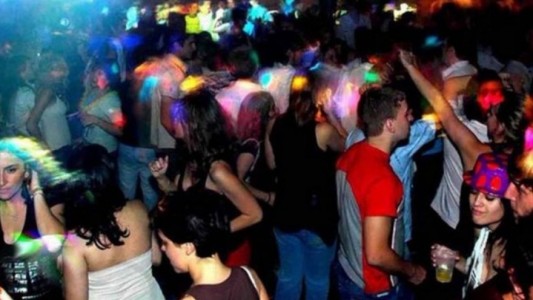 En un boliche, prohíben mirar fijo a alguien sin consentimiento previo