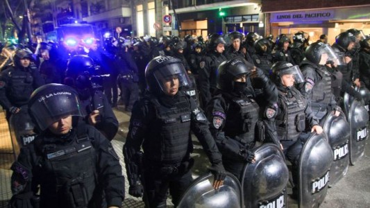 La Justicia le ordenó al Gobierno porteño finalizar el operativo policial en la casa de Cristina Kirchner