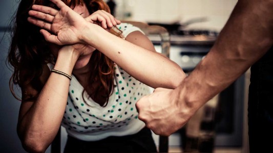 Horror en Rosario: apuñaló a su pareja delante de su hija de 4 años