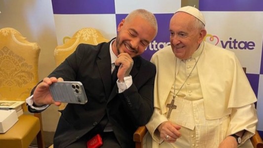 J Balvin con Francisco: "Al Papa lo amo, es el más cool"