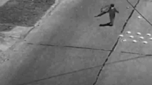 Berazategui: un nene de 2 años se escapó de su casa y se puso a jugar en las vías del Tren Roca