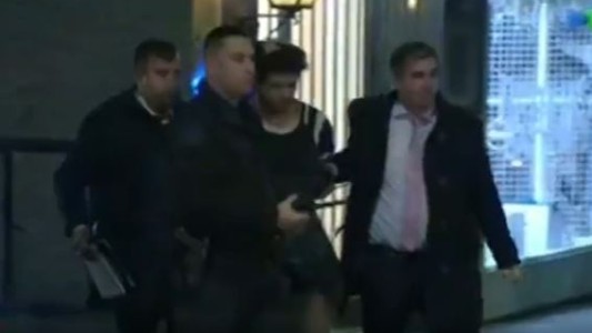 Trasladan al detenido a la Superintendencia de Investigaciones de la Policía Federal