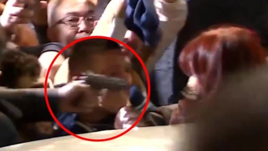 Detuvieron a un hombre con un arma en la puerta de la casa de Cristina Kirchner