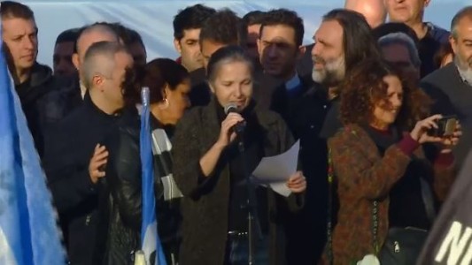 Video: Alejandra Darín leyó un documento en Plaza de Mayo