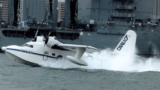 Al menos un muerto y casi una decena de desaparecidos al estrellarse un hidroavión en EEUU