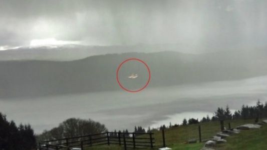 Creen haber visto un OVNI sobrevolando el enigmático lago Ness de Escocia