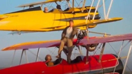 Eterno valiente: Tom Cruise, colgado de una avioneta en marcha