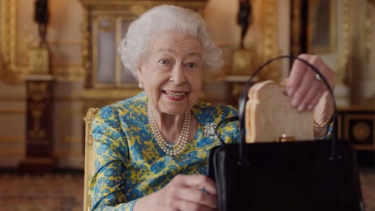 Murió la Reina: tres momentos virales que mostraron el otro lado de Isabel II - #FlashChat