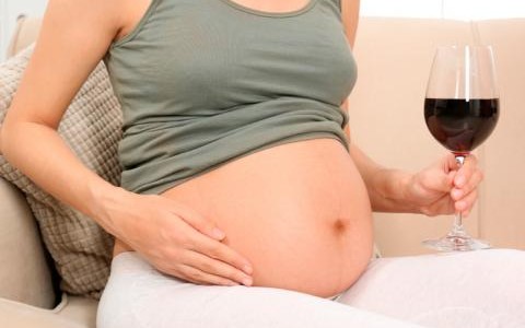 Lanzan una campaña para prevenir el Síndrome Alcohólico Fetal