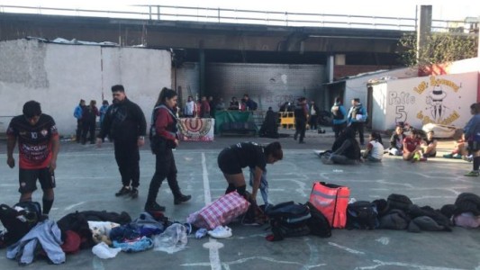 Jugaban un partido de fútbol femenino en San Cristóbal y la Policía halló una ametralladora y una pistola
