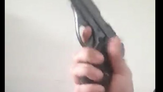 El video que muestra cómo Sabag Montiel sabía manipular el arma