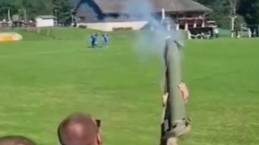 Entraron un lanzagranadas a una cancha y dispararon un proyectil contra los jugadores