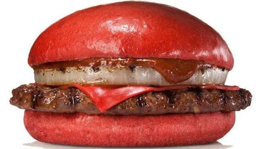 En Japón venderán un sandwich de hamburguesa de color rojo