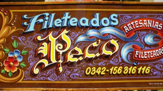 El último fileteador de Santa Fe se propone transmitir su arte a los jóvenes