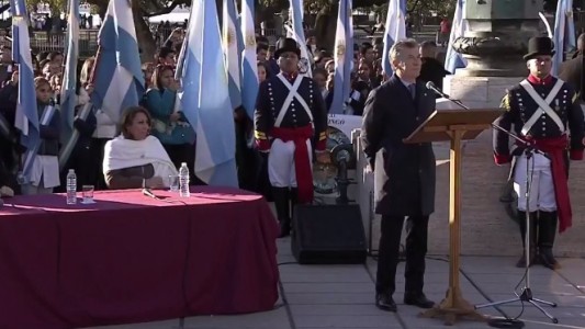 Macri encabeza el acto central del Día de la Bandera en Rosario