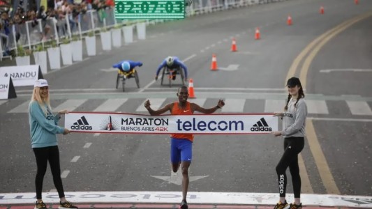 Maratón de Buenos Aires: Triunfo de un keniata y cuatro argentinos entre los diez primeros