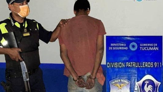 Detuvieron a un hombre mientras robaba sillas y pupitres en una escuela