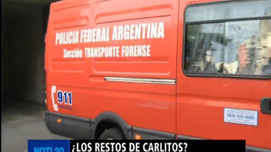 Exhumaron los restos de Carlitos Menem: "Esperamos darle sepultura y seguir adelante con las pericias"