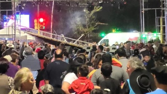 Una pantalla gigante se desplomó y cayó sobre una cantante - #FlashChat