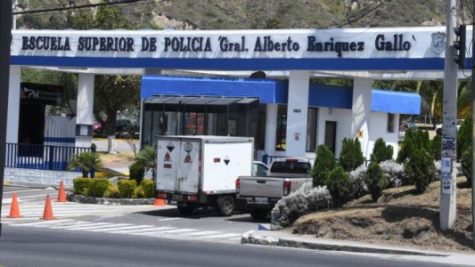 Pondrán mujeres al frente de una escuela de policía en Ecuador tras la desaparición de una abogada